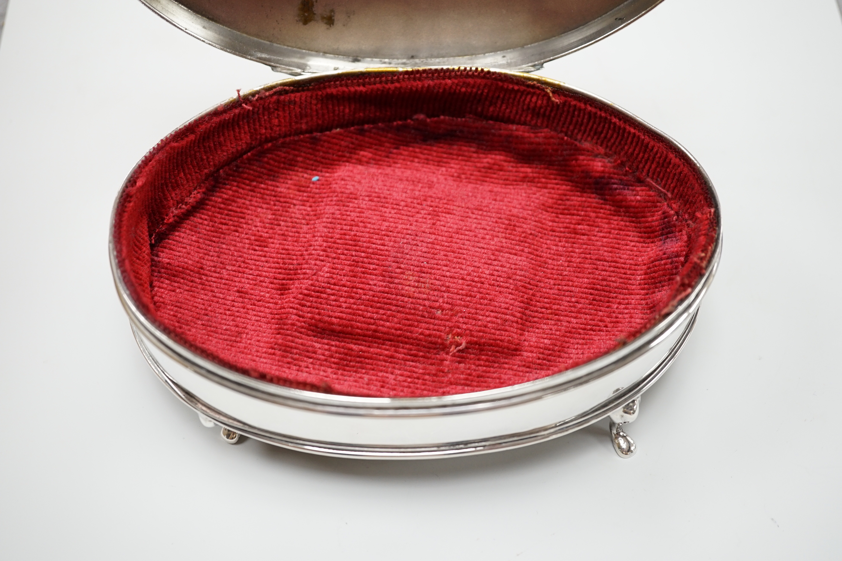 A George V silver mounted oval trinket box, by Sydney & Co, Birmingham, 1915, 16.3cm.